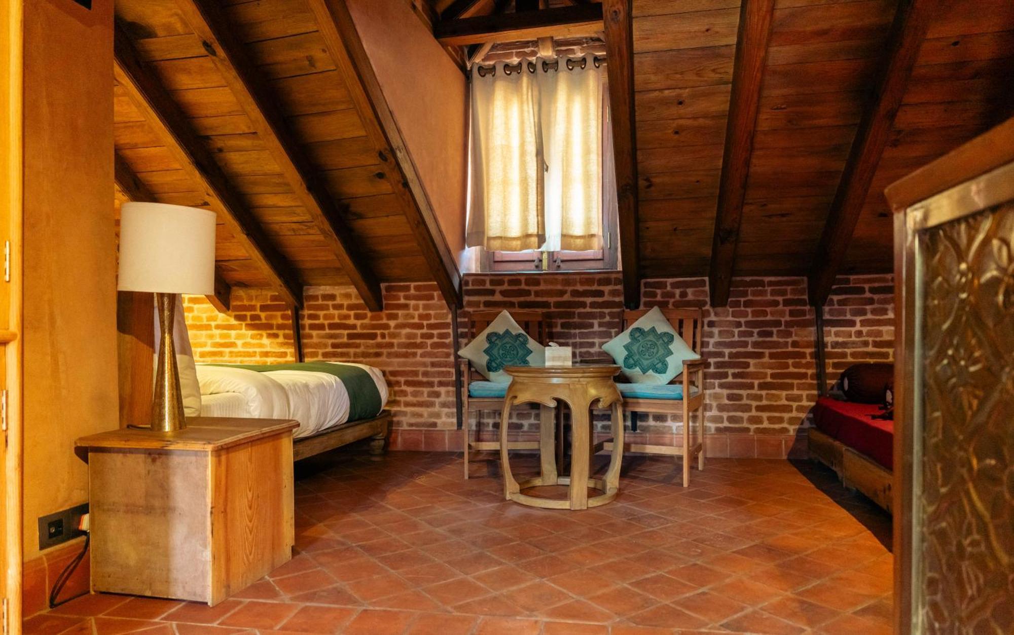 Manju Baha Hotel School Bhaktapur Bilik gambar