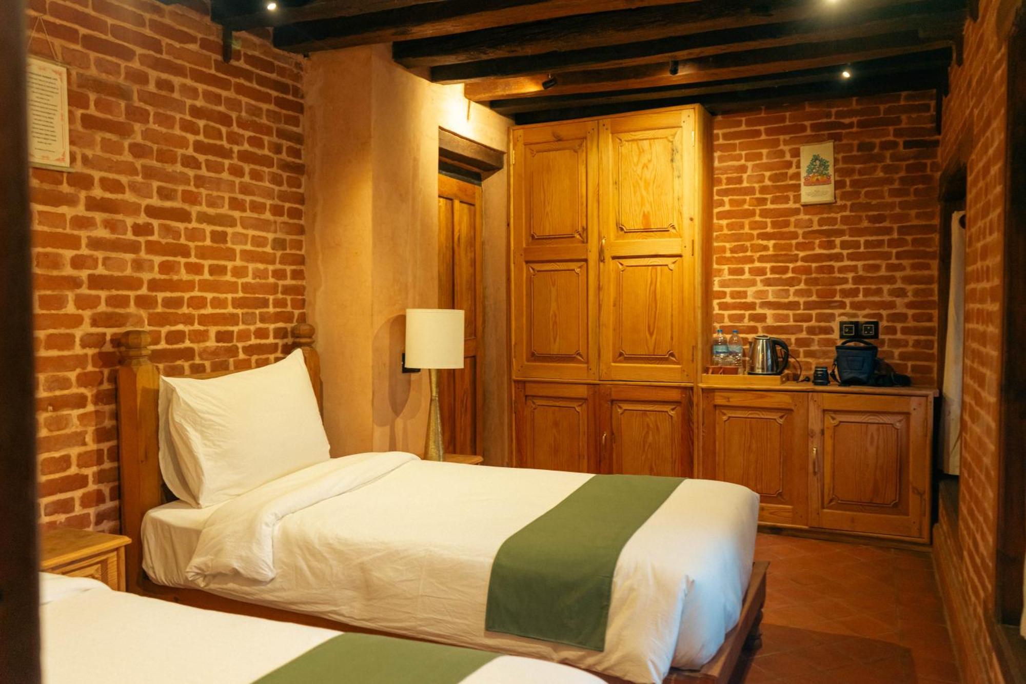 Manju Baha Hotel School Bhaktapur Bilik gambar